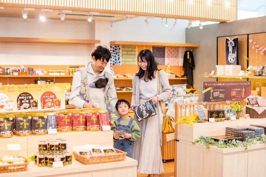 Văn hóa Omiyage: Vì sao người Nhật thường mua quà sau mỗi chuyến đi?